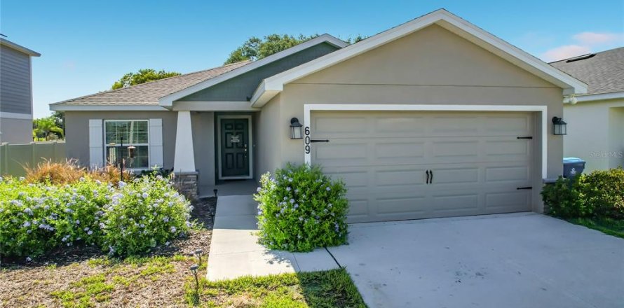 House in Haines City, Florida 4 bedrooms, 148.36 sq.m. № 2107782