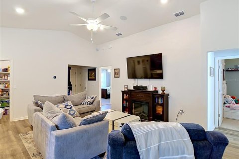 House in Haines City, Florida 4 bedrooms, 148.36 sq.m. № 2107782 - photo 8