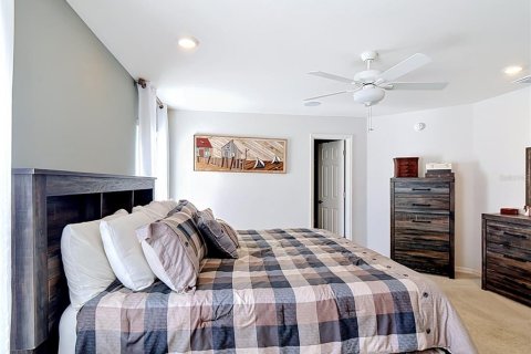 House in Haines City, Florida 4 bedrooms, 148.36 sq.m. № 2107782 - photo 24