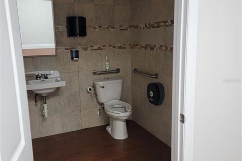 Commercial property in Venice, Florida 193.61 sq.m. № 1833582 - photo 7