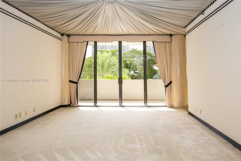 Condominio en venta en Aventura, Florida, 2 dormitorios, 141.21 m2 № 1965572 - foto 3