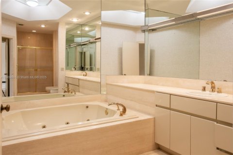 Condominio en venta en Aventura, Florida, 2 dormitorios, 141.21 m2 № 1965572 - foto 18