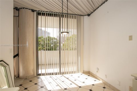 Condominio en venta en Aventura, Florida, 2 dormitorios, 141.21 m2 № 1965572 - foto 11