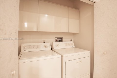 Condominio en venta en Aventura, Florida, 2 dormitorios, 141.21 m2 № 1965572 - foto 27