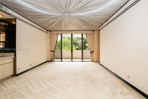 Condominio en venta en Aventura, Florida, 2 dormitorios, 141.21 m2 № 1965572 - foto 4