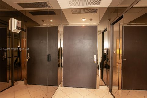 Condominio en venta en Aventura, Florida, 2 dormitorios, 141.21 m2 № 1965572 - foto 2