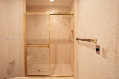 Condominio en venta en Aventura, Florida, 2 dormitorios, 141.21 m2 № 1965572 - foto 25