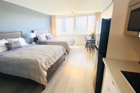 Condo in Sunny Isles Beach, Florida  № 1877921 - photo 5