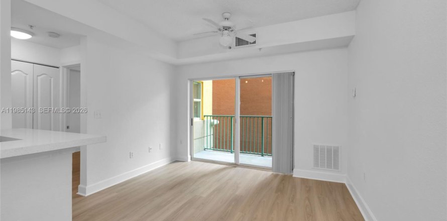 Condo in South Miami, Florida, 1 bedroom  № 2050877