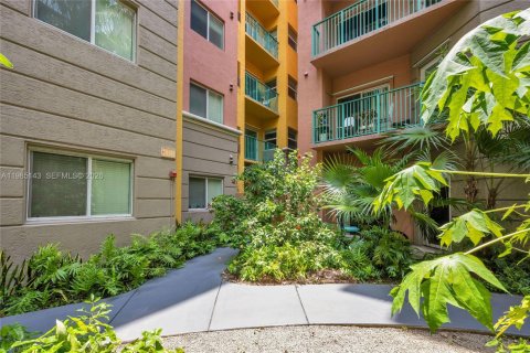 Condo in South Miami, Florida, 1 bedroom  № 2050877 - photo 13