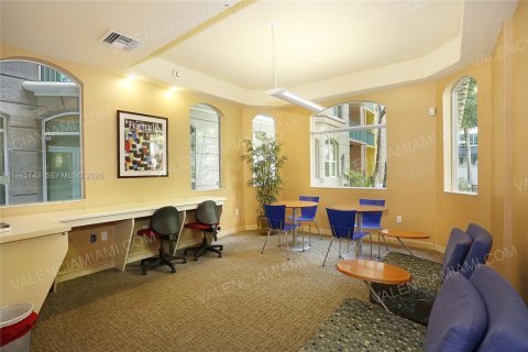 Condo in South Miami, Florida, 1 bedroom  № 2050877 - photo 22