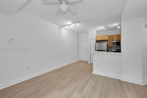 Condo in South Miami, Florida, 1 bedroom  № 2050877 - photo 7