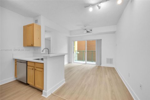 Condo in South Miami, Florida, 1 bedroom  № 2050877 - photo 2