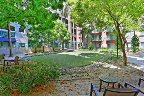 Condo in South Miami, Florida, 1 bedroom  № 2050877 - photo 12