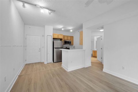 Condo in South Miami, Florida, 1 bedroom  № 2050877 - photo 3