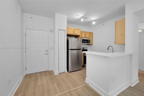 Condo in South Miami, Florida, 1 bedroom  № 2050877 - photo 4