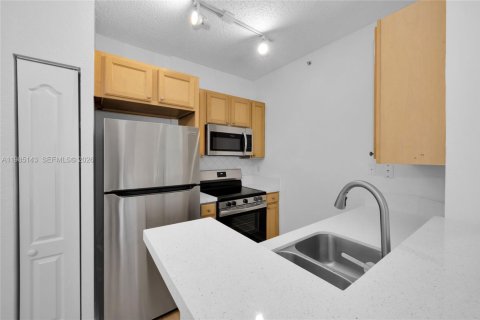 Condo in South Miami, Florida, 1 bedroom  № 2050877 - photo 5