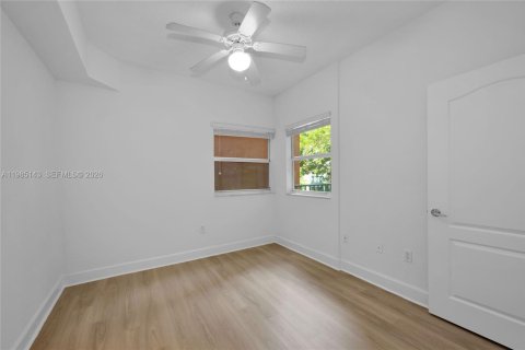 Condo in South Miami, Florida, 1 bedroom  № 2050877 - photo 15