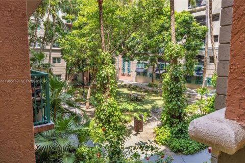 Condo in South Miami, Florida, 1 bedroom  № 2050877 - photo 10