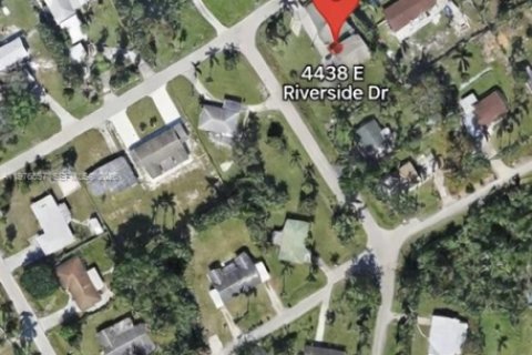 House in Fort Myers, Florida 3 bedrooms № 2041727 - photo 13