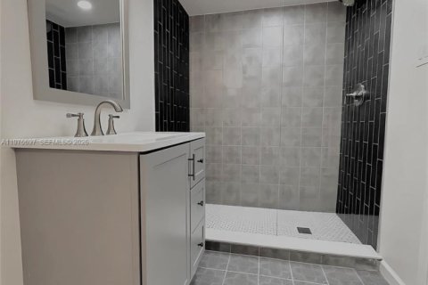 House in Fort Myers, Florida 3 bedrooms № 2041727 - photo 5