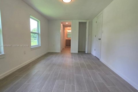 House in Fort Myers, Florida 3 bedrooms № 2041727 - photo 4