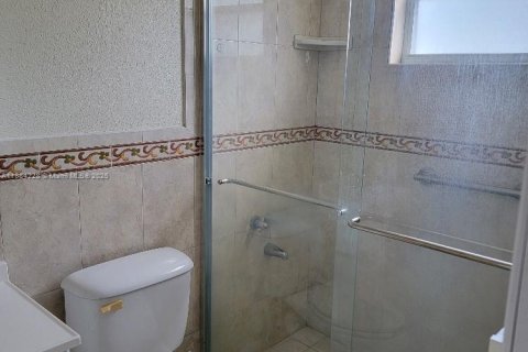 Casa en alquiler en Hialeah, Florida, 3 dormitorios № 1930993 - foto 5