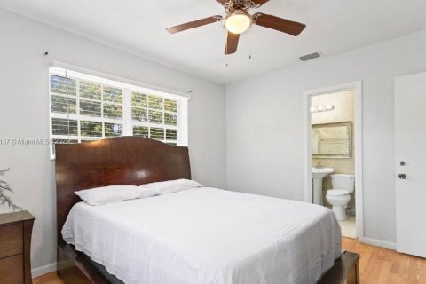 House in Miami Gardens, Florida 3 bedrooms, 169.55 sq.m. № 1955357 - photo 14