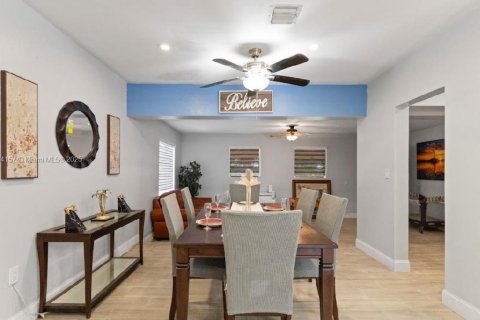 House in Miami Gardens, Florida 3 bedrooms, 169.55 sq.m. № 1955357 - photo 4