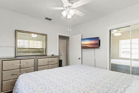 House in Miami Gardens, Florida 3 bedrooms, 169.55 sq.m. № 1955357 - photo 15