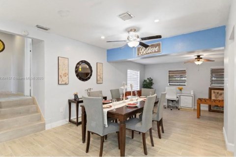 House in Miami Gardens, Florida 3 bedrooms, 169.55 sq.m. № 1955357 - photo 3