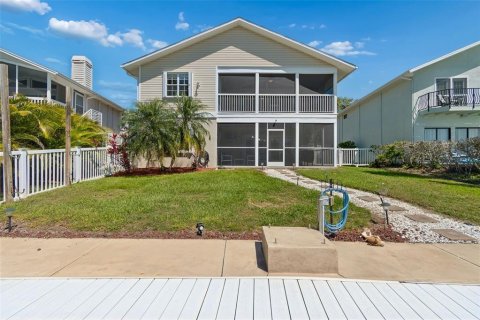 House in New Port Richey, Florida 3 bedrooms, 187.66 sq.m. № 2101924 - photo 21