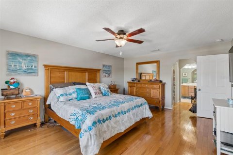House in New Port Richey, Florida 3 bedrooms, 187.66 sq.m. № 2101924 - photo 10