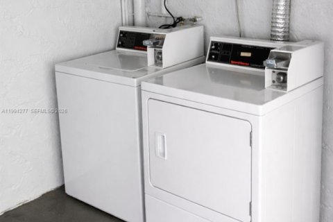 Copropriété à vendre à North Miami, Floride: 1 chambre, 54.16 m2 № 2055887 - photo 12