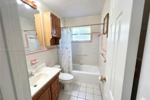 Casa en venta en Pembroke Pines, Florida, 2 dormitorios, 113.34 m2 № 2076168 - foto 11