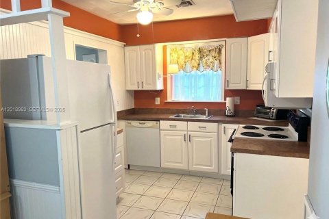 Casa en venta en Pembroke Pines, Florida, 2 dormitorios, 113.34 m2 № 2076168 - foto 10