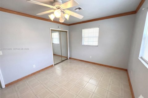 Casa en venta en Pembroke Pines, Florida, 2 dormitorios, 113.34 m2 № 2076168 - foto 4
