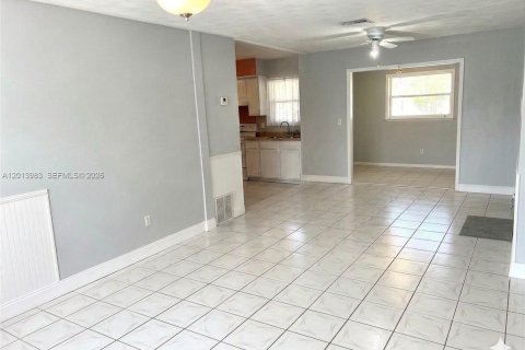 Casa en venta en Pembroke Pines, Florida, 2 dormitorios, 113.34 m2 № 2076168 - foto 3