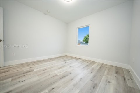 House in Miami, Florida 4 bedrooms, 118.82 sq.m. № 2008432 - photo 16