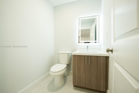 House in Miami, Florida 4 bedrooms, 118.82 sq.m. № 2008432 - photo 28