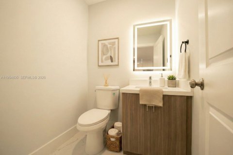 House in Miami, Florida 4 bedrooms, 118.82 sq.m. № 2008432 - photo 27