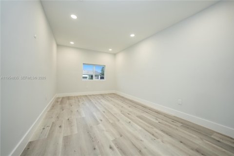 House in Miami, Florida 4 bedrooms, 118.82 sq.m. № 2008432 - photo 19