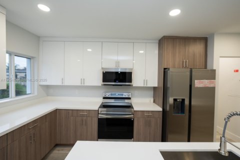 House in Miami, Florida 4 bedrooms, 118.82 sq.m. № 2008432 - photo 23