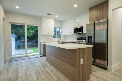 House in Miami, Florida 4 bedrooms, 118.82 sq.m. № 2008432 - photo 29