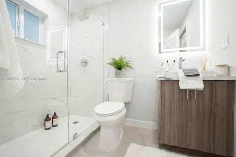 House in Miami, Florida 4 bedrooms, 118.82 sq.m. № 2008432 - photo 3