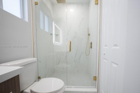 House in Miami, Florida 4 bedrooms, 118.82 sq.m. № 2008432 - photo 21