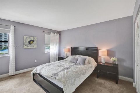 Купить кондоминиум в Холливуд, Флорида 2 спальни, 154.22м2, № 1932759 - фото 20