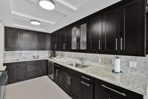 Купить кондоминиум в Холливуд, Флорида 2 спальни, 154.22м2, № 1932759 - фото 9