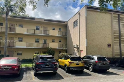 Студия в кондо в Холливуд, Флорида № 2046369