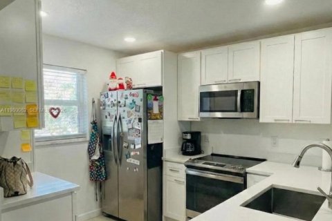 Купить кондоминиум в Холливуд, Флорида 1 комната, 65.96м2, № 2046369 - фото 2